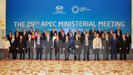 APEC 2017: les ministres des AE et de l’Economie adoptent une Declaration commune hinh anh 1