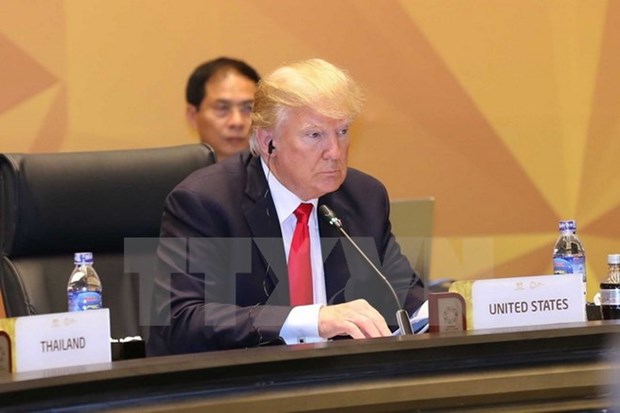 Le president americain Donald Trump entame sa visite d'Etat au Vietnam hinh anh 1