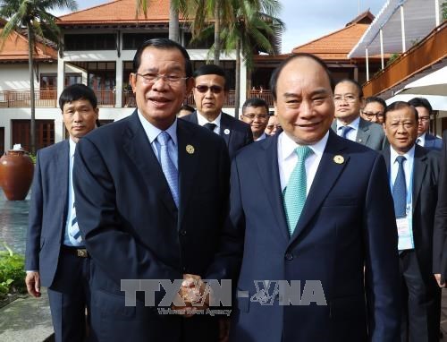 APEC 2017: des dirigeants vietnamiens recoivent le Premier ministre cambodgien hinh anh 1
