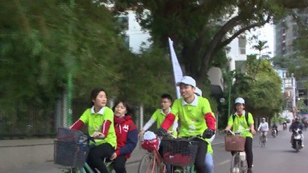 Hanoi : faire du velo pour ameliorer la prise de conscience sur la croissance verte hinh anh 1