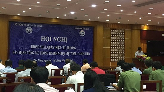 Intensification de la cooperation Vietnam-Cambodge dans le travail d'information pour l'etranger hinh anh 1