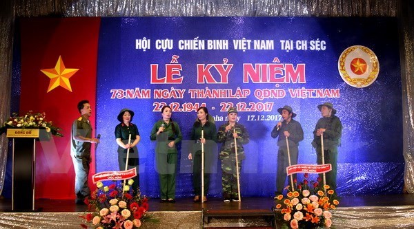 L’anniversaire de l'Armee populaire du Vietnam celebree a l’etranger hinh anh 1