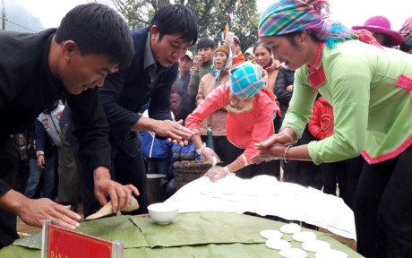 Lai Chau seduit les touristes par ses festivites culturelles hinh anh 1