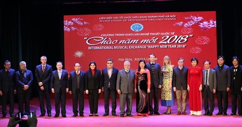 Un spectacle pour saluer l’arrivee du Nouvel An 2018 a Hanoi hinh anh 3