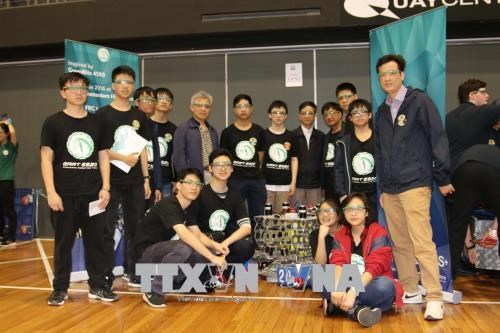 Des etudiants vietnamiens font preuve de creativite dans la fabrication de robots hinh anh 1