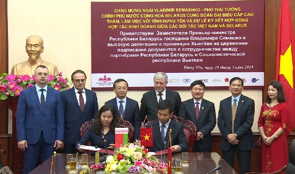 Le Vietnam et la Bielorussie​ signent des ​contrats commerciaux hinh anh 1