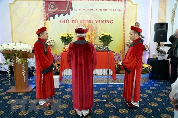 Des Vietnamiens en Russie celebrent la fete des rois fondateurs Hung hinh anh 1