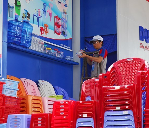L’industrie vietnamienne du plastique attire de nombreux groupes etrangers hinh anh 1