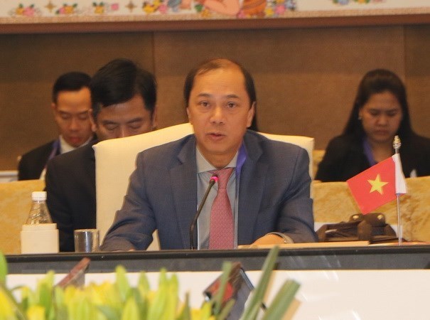 Le Vietnam participe a la conference des hauts officiels de l'ASEAN a Singapour hinh anh 1