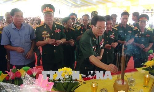 Une ceremonie religieuse commemore les martyrs heroiques a Quang Tri hinh anh 1