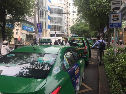 Des places de stationnement fixes pour taxis a Ho Chi Minh-Ville hinh anh 1
