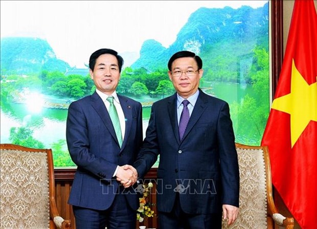 Le vice-PM Vuong Dinh Hue exprime son soutien a l'expansion du groupe Lotte hinh anh 1