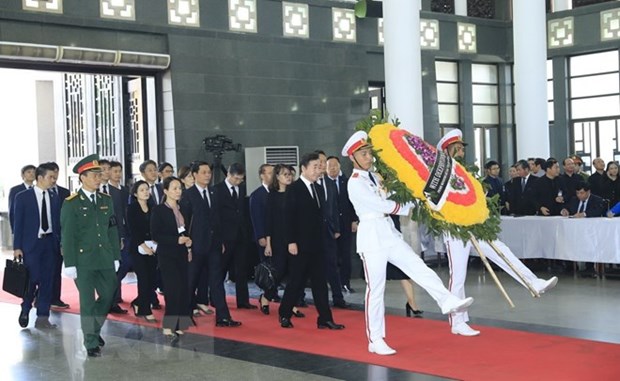 Plusieurs delegations etrangeres rendent hommage au president Tran Dai Quang hinh anh 1
