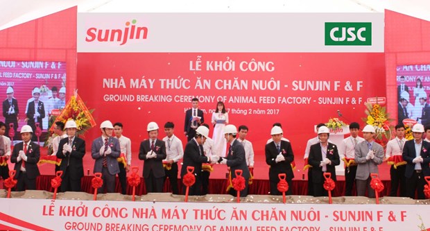 Ha Nam : inauguration de l'usine de production d'aliments pour animaux hinh anh 1