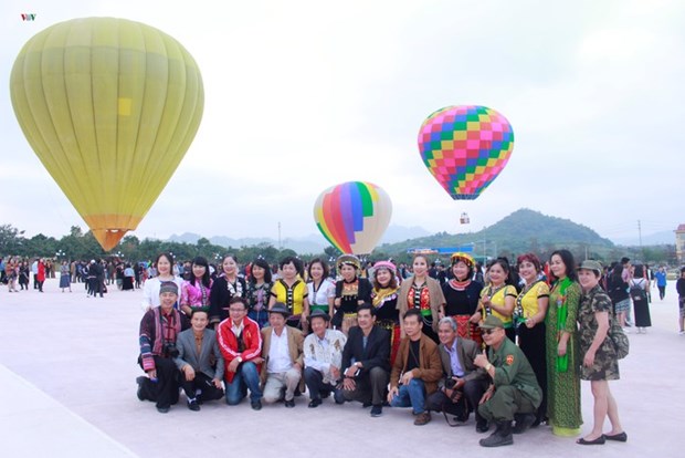 Ouverture du 2e Festival international de montgolfieres de Son La hinh anh 2