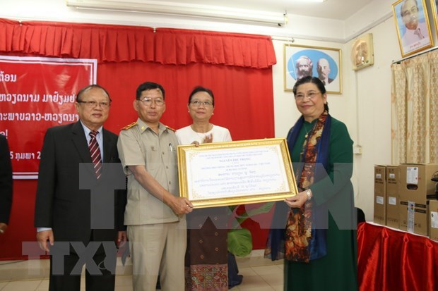 Le dirigeant Nguyen Phu Trong recoit le president du Front d’edification nationale du Laos hinh anh 2