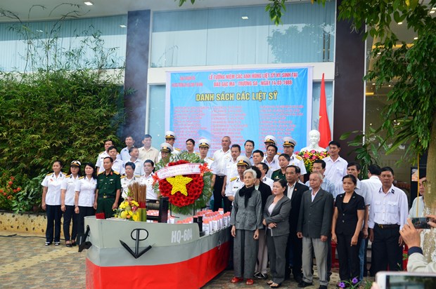 Da Nang : Hommage aux soldats tombes a Gac Ma hinh anh 1
