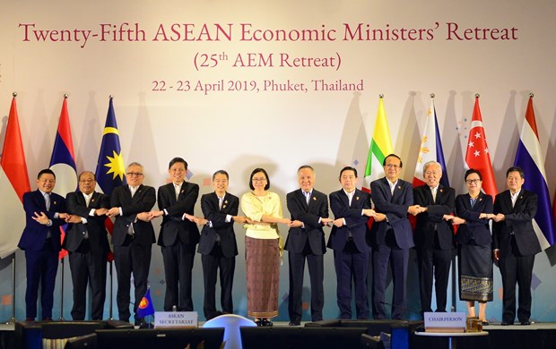 La 25e conference restreinte des ministres de l’Economie de l’ASEAN a Phuket hinh anh 1