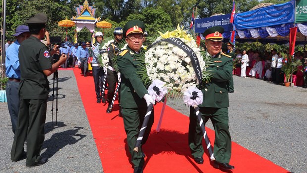 Rapatriement des restes de soldats volontaires et d'experts vietnamiens au Cambodge hinh anh 1