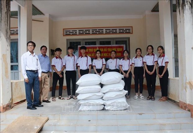 Dak Lak : plus de 763 tonnes de riz offertes a des eleves demunis hinh anh 1