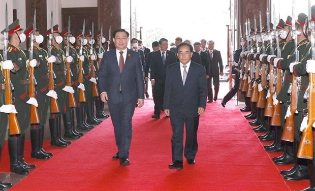 Entrevue entre le president de l’Assemblee nationale du Vietnam et le Premier ministre du Laos hinh anh 1