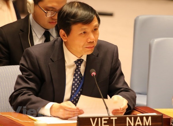 Le Vietnam affirme les efforts de l’ASEAN pour reduire l’ecart de developpement hinh anh 1