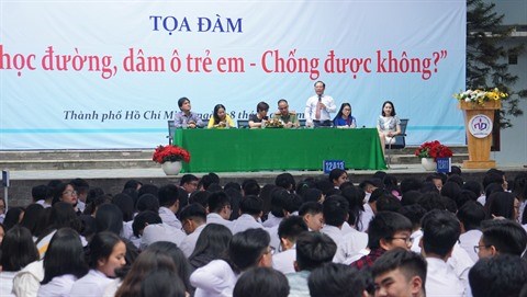 Ho Chi Minh-Ville : plus de 2000 eleves a un debat sur la non-violence hinh anh 1