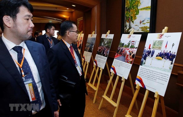 Exposition de photos intitulee ‘’45 ans des relations ASEAN-Japon’’ hinh anh 1