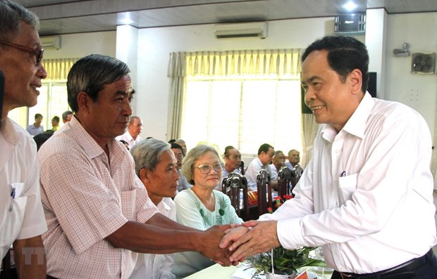 Le president du CC du FPV Tran Thanh Man rencontre les fideles bouddhistes Hoa Hao hinh anh 1