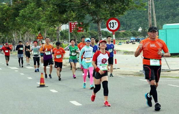 Da Nang: plus de 9.000 personnes participent au marathon international Manulife hinh anh 1