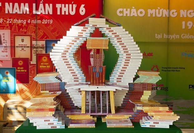 La toute premiere foire du livre en ligne se tiendra pour celebrer la Journee du livre au Vietnam hinh anh 1