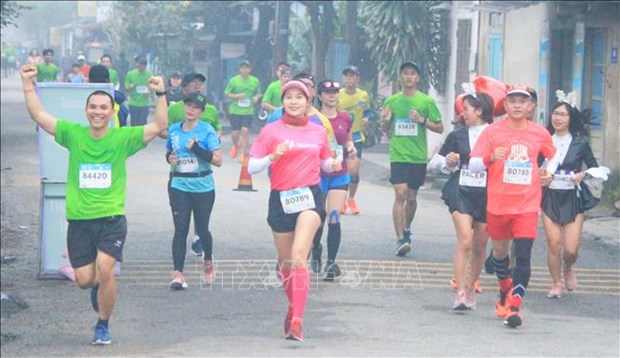 Plus de 4.500 coureurs au VnExpress Marathon Hue 2020 hinh anh 1