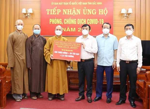 La Sangha bouddhiste du Vietnam soutient la lutte anti-COVID-19 a Bac Giang et Bac Ninh hinh anh 1
