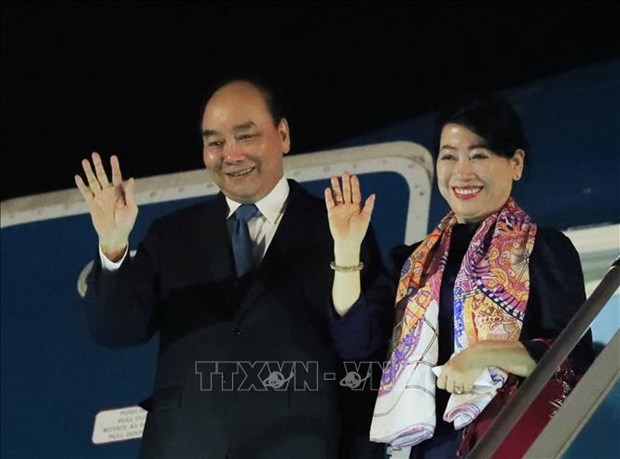 Le president Nguyen Xuan Phuc en route pour la Suisse hinh anh 1