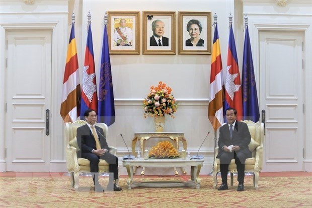 Le ministre vietnamien des AE rend une visite de courtoisie au PM cambodgien hinh anh 1