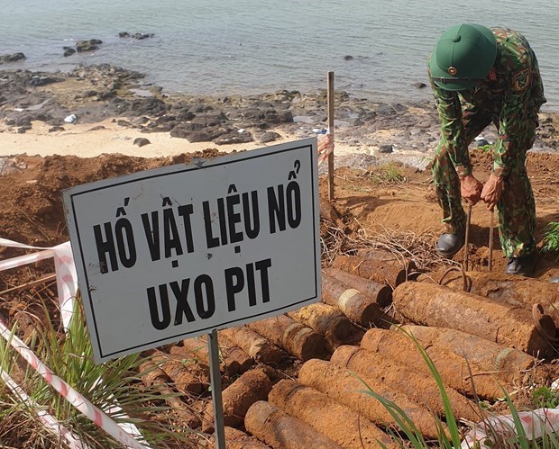 Quang Tri : 108 explosifs neutralises en toute securite hinh anh 1