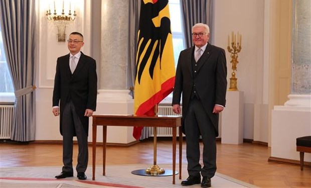 L’ambassadeur vietnamien en Allemagne presente ses lettres de creances hinh anh 1