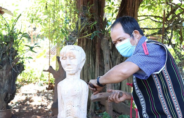 L'art des sculptures en bois du Tay Nguyen hinh anh 1