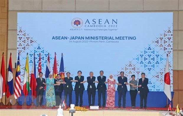 AMM-55 : le Japon et l'ASEAN s'engagent a cooperer pour une Indo-Pacifique libre et ouverte hinh anh 1