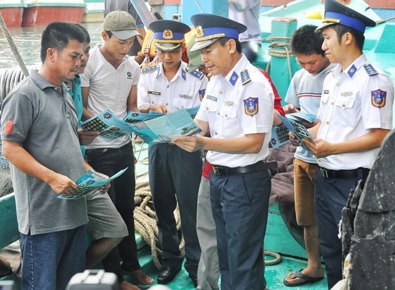 La Garde-cote du Vietnam intensifie sa lutte contre la peche illegale hinh anh 1