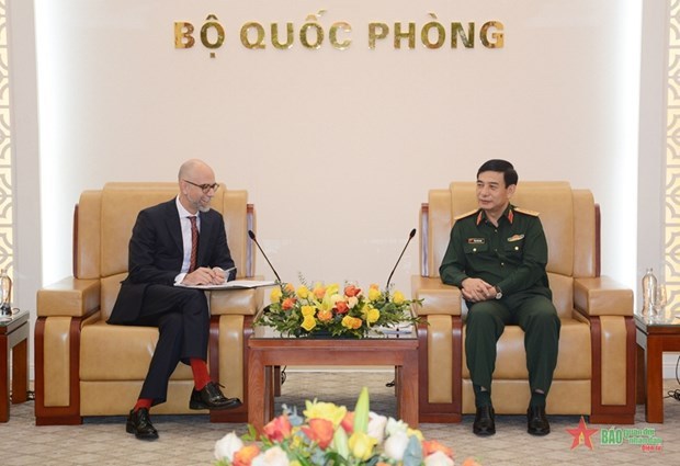 Le Vietnam et le Canada cherchent a renforcer leur cooperation dans la defense hinh anh 1