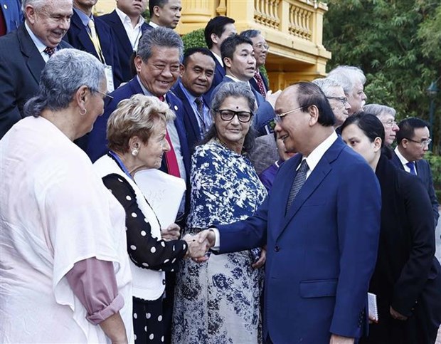 Le president recoit des invites internationaux a l'occasion du 50e anniversaire des Accords de paix hinh anh 1