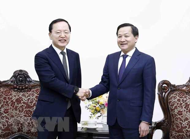 Le vice-PM Le Minh Khai demande a Samsung d'investir davantage au Vietnam hinh anh 1