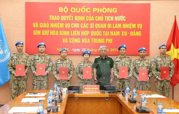 Sept officiers supplementaires participent aux operations de maintien de la paix de l’ONU hinh anh 1