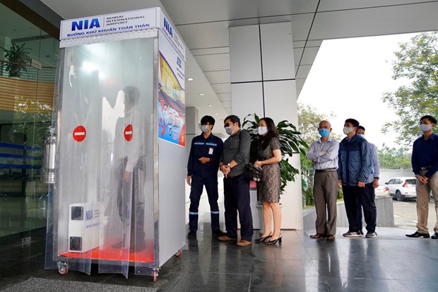 COVID-19: l'aeroport international de Noi Bai met en service la chambre de desinfection hinh anh 1