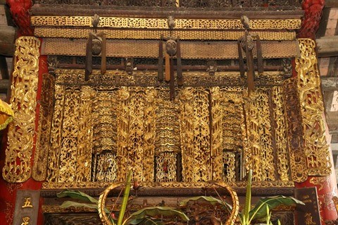 La beaute intemporelle du cadre de porte de la maison communale de Diem hinh anh 1