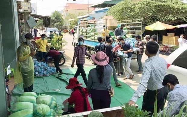 COVID-19 : Soutien aux personnes d'origine vietnamienne en quarantaine au Cambodge hinh anh 1