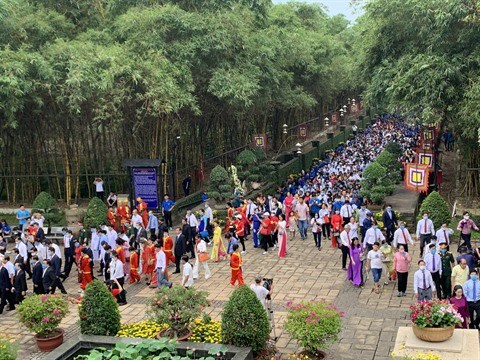 Les habitants de Ho Chi Minh-Ville rendent hommage aux rois Hung hinh anh 1