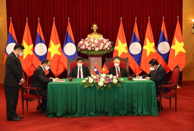 La visite du secretaire general et president lao au Vietnam : certains documents ont ete signes hinh anh 1