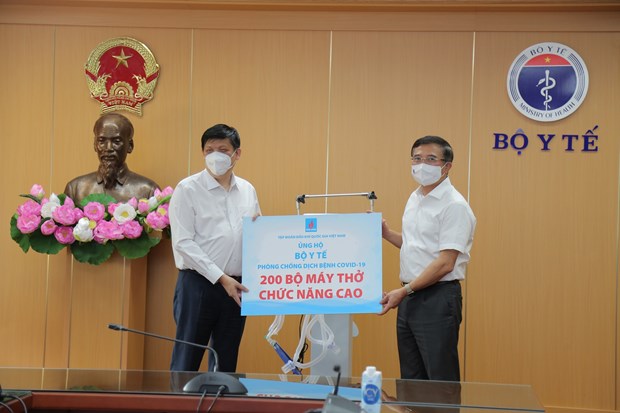 PetroVietnam fait don de 200 ventilateurs pour soutenir la lutte contre le COVID-19. hinh anh 2
